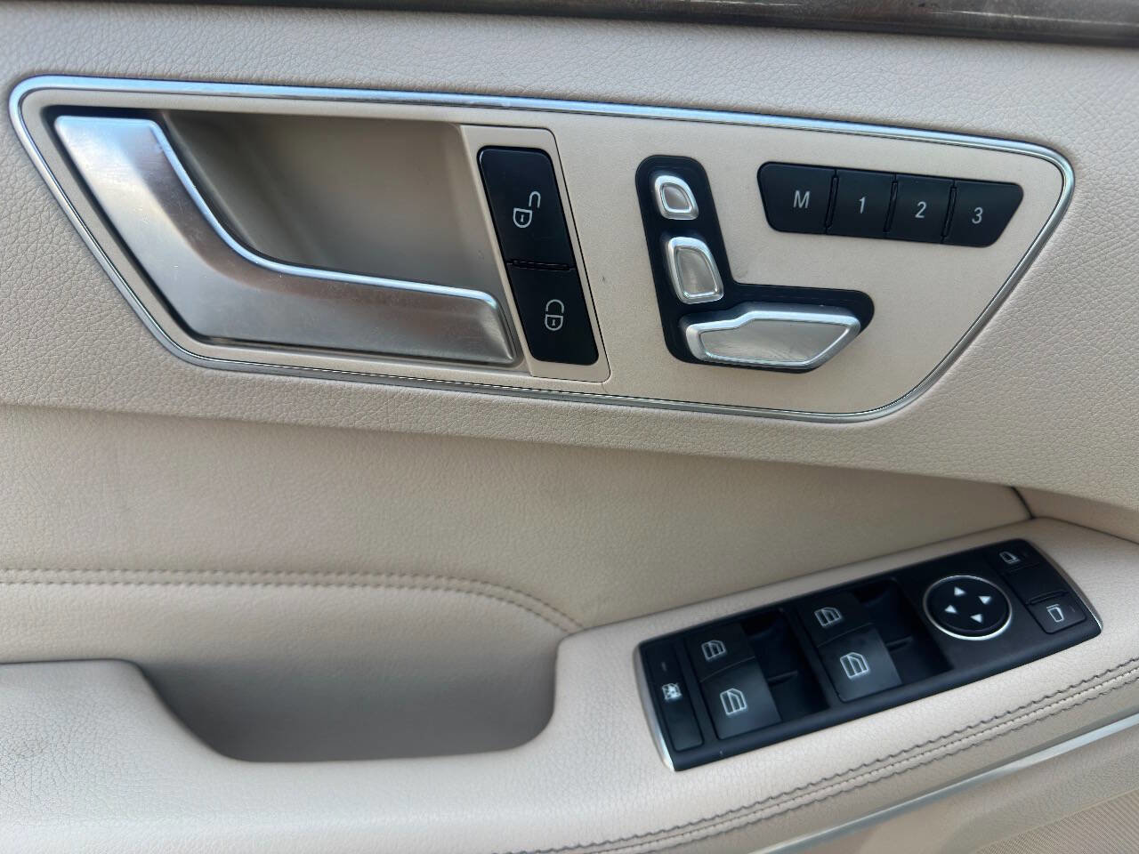 Used 2014 Mercedes-Benz E 350 4MATIC Sedan image 21