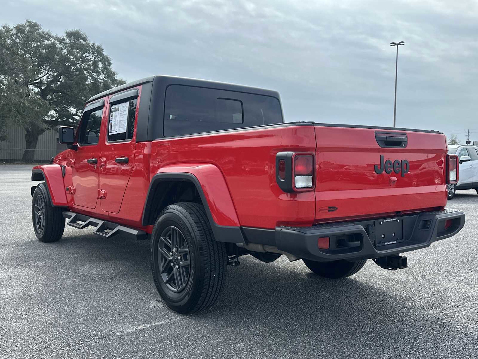 Used 2024 Jeep Gladiator Sport image 7