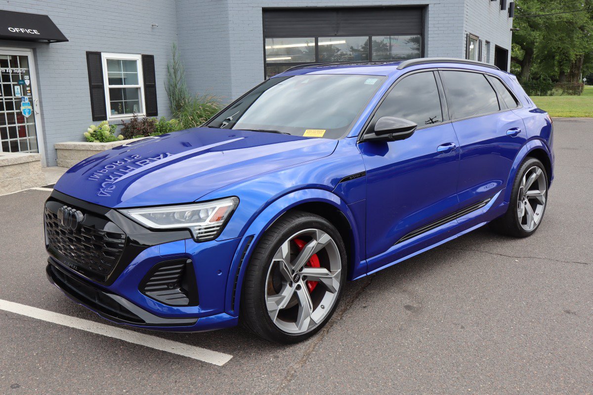Used 2024 Audi SQ8 e-tron Premium Plus w/ Black Optic Package AWD/4WD image 2