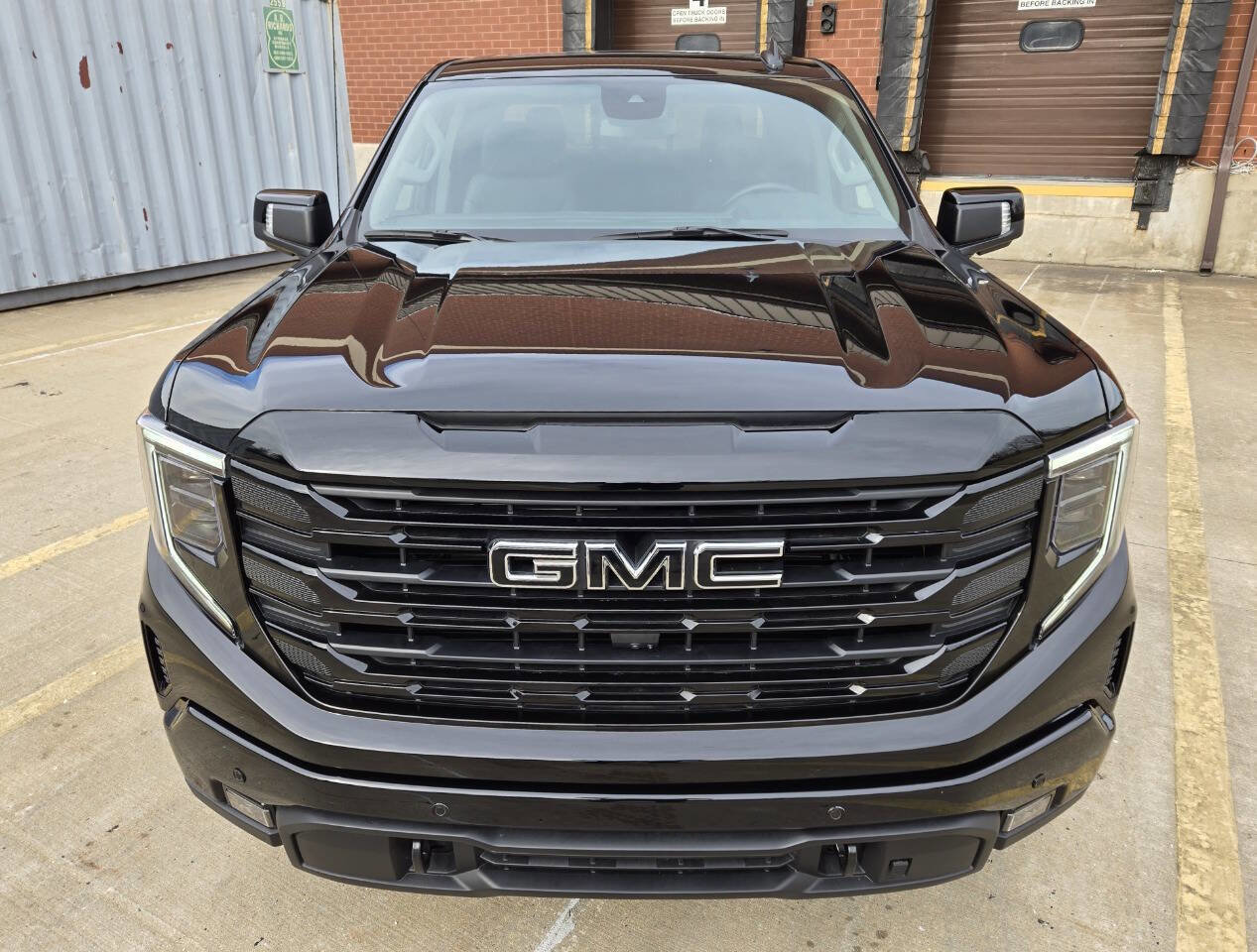 Used 2025 GMC Sierra 1500 Elevation w/ Elevation Premium Package image 4