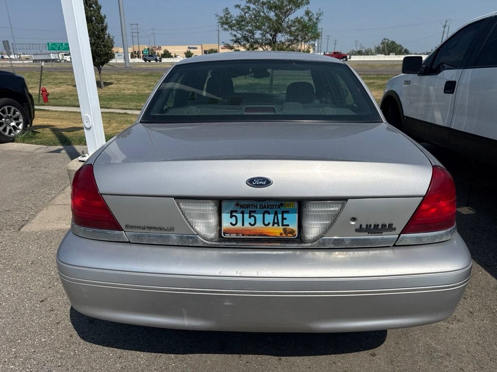 Used 2004 Ford Crown Victoria LX RWD image 3