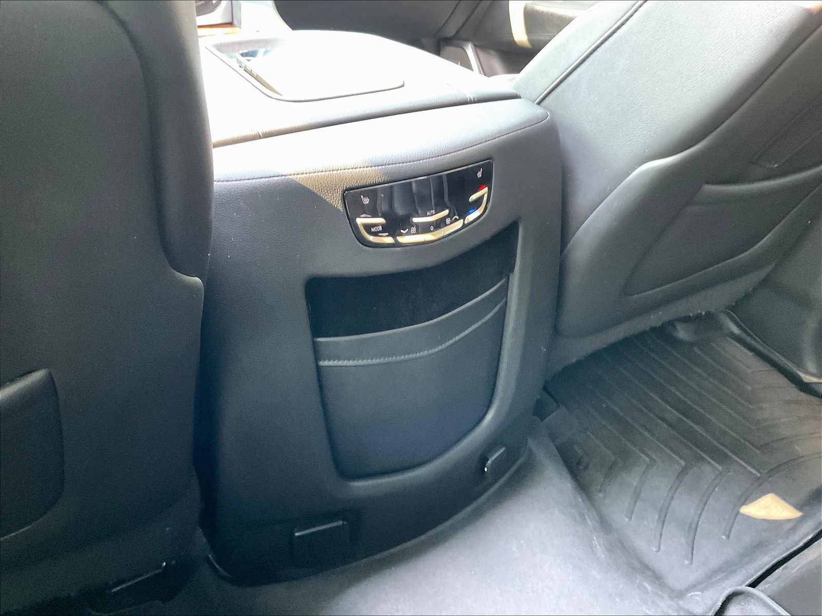 Used 2019 Cadillac Escalade Luxury AWD/4WD image 12