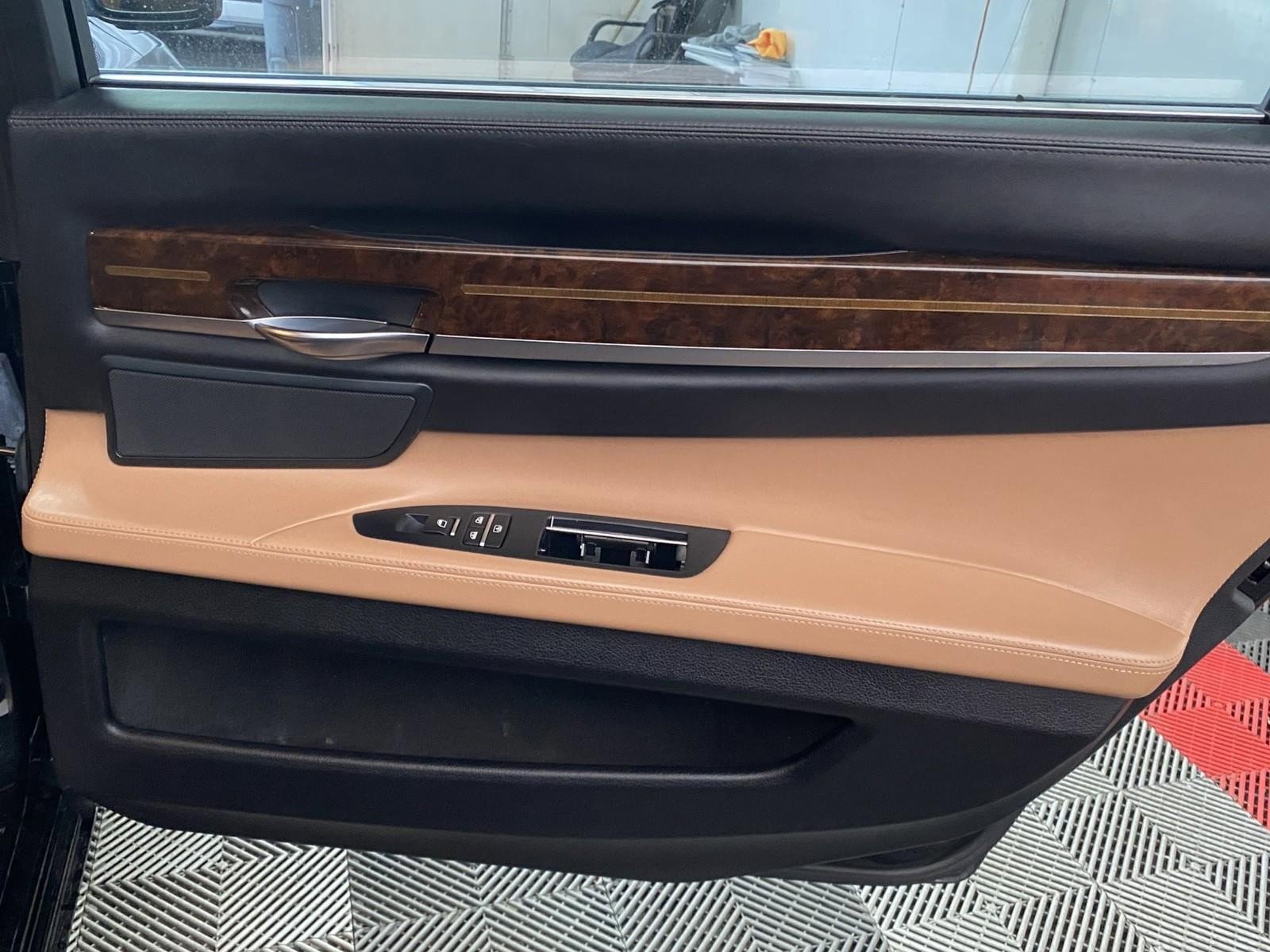 Used 2013 BMW 750Li xDrive image 10