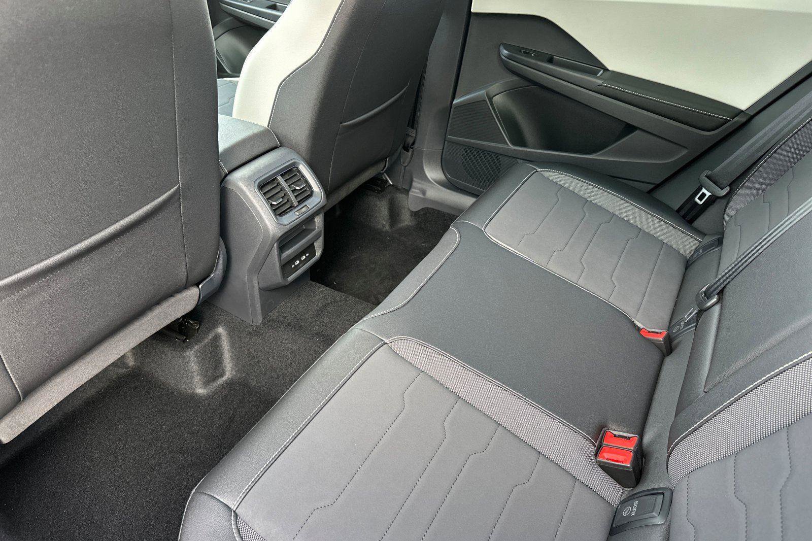 New 2026 Volkswagen Taos SE image 11