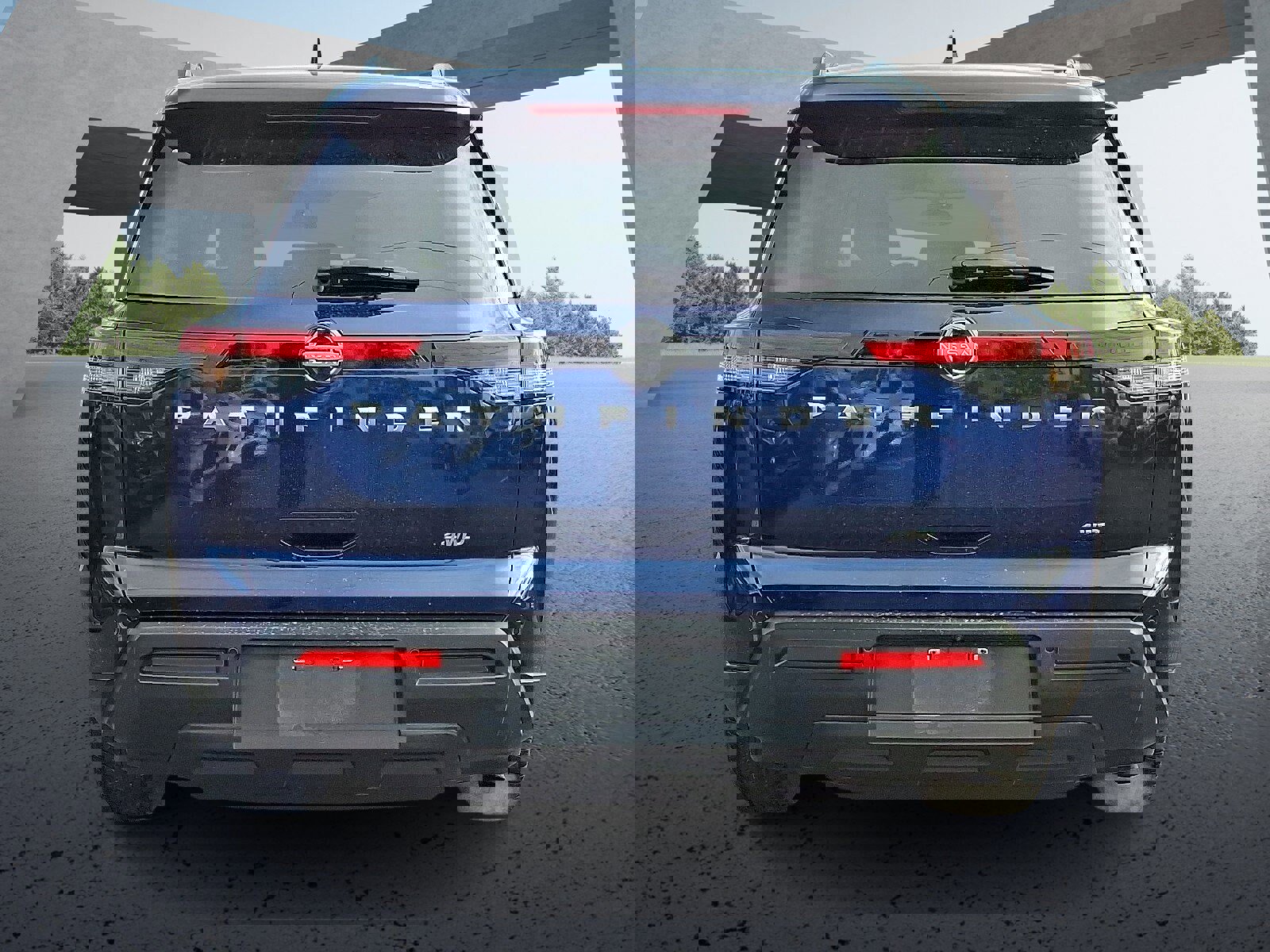 Used 2025 Nissan Pathfinder SV image 5