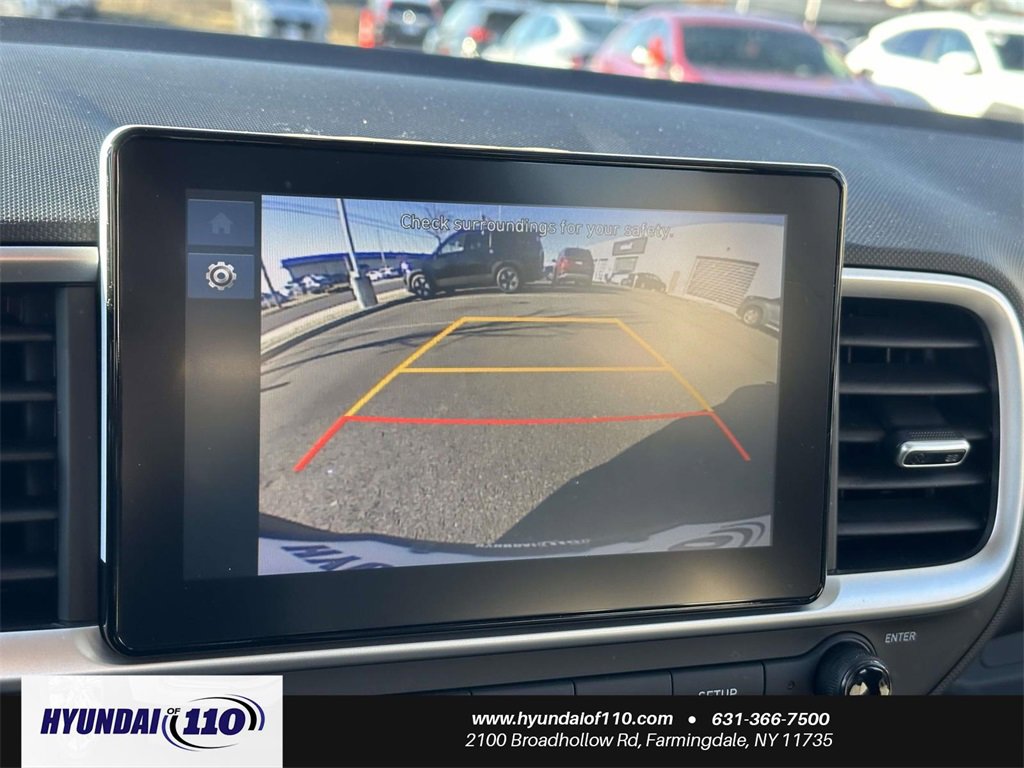Used 2025 Hyundai Venue SEL image 32