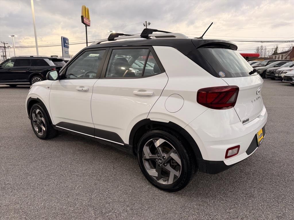 Used 2025 Hyundai Venue Limited image 3