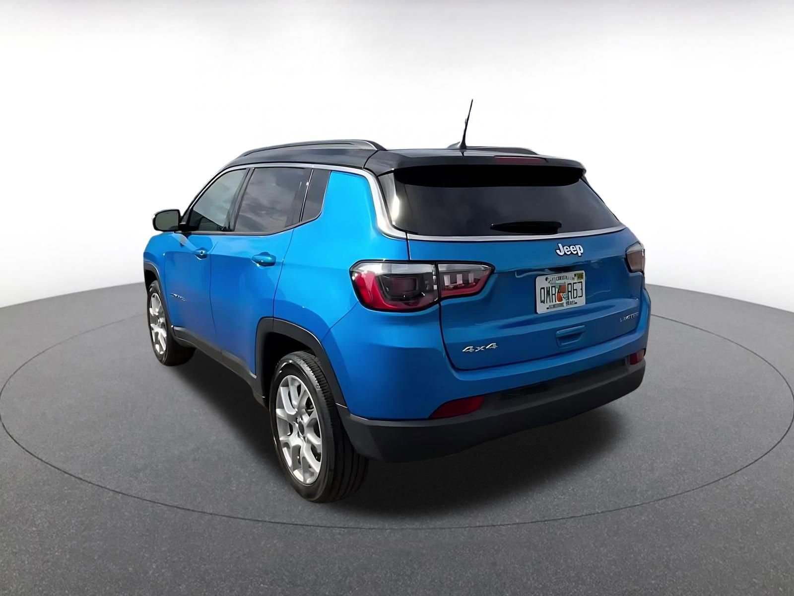 Used 2025 Jeep Compass Limited AWD/4WD image 11