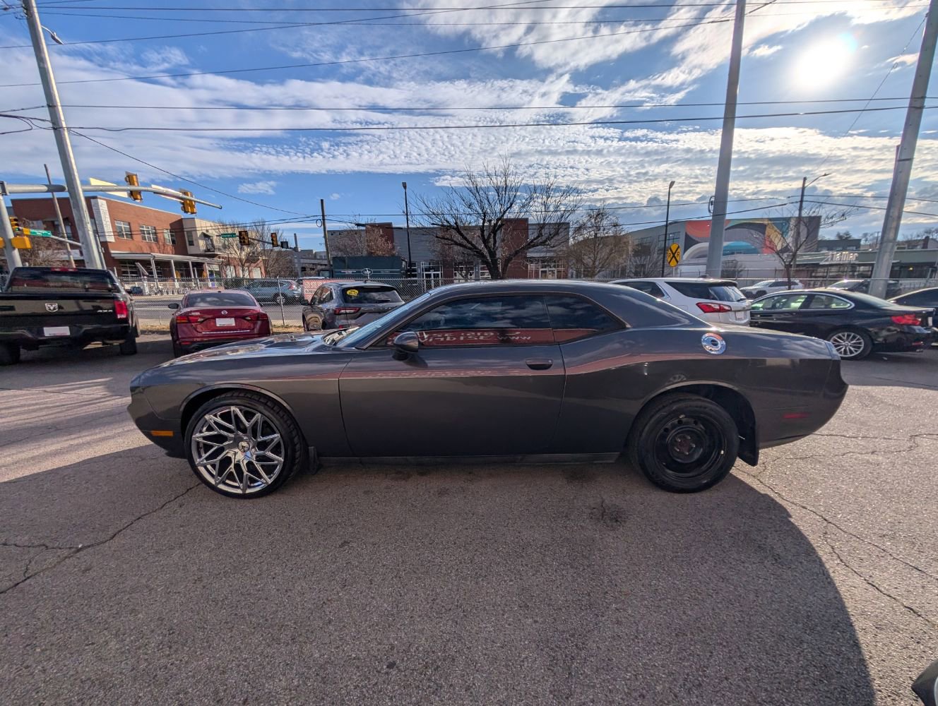 Used 2014 Dodge Challenger SXT image 10