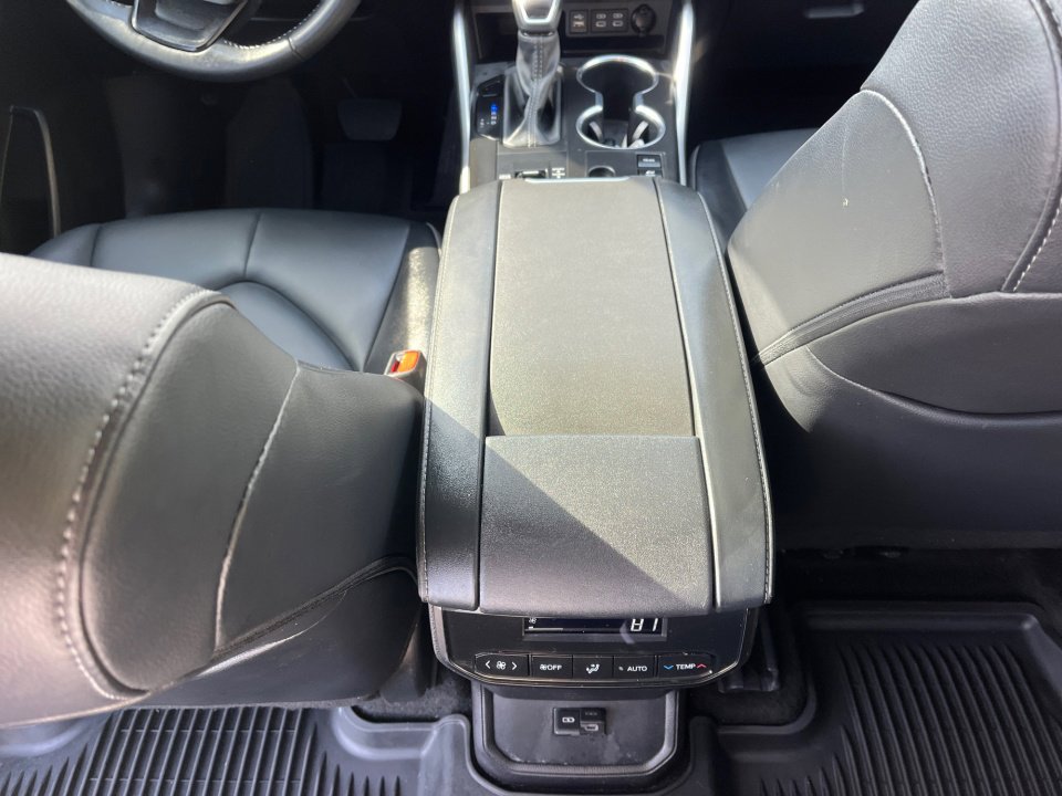 Certified 2025 Toyota Highlander XLE image 36