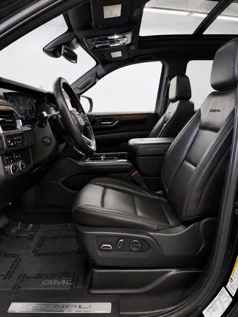 Used 2026 GMC Yukon Denali w/ Sun & Power Step Package AWD/4WD image 11
