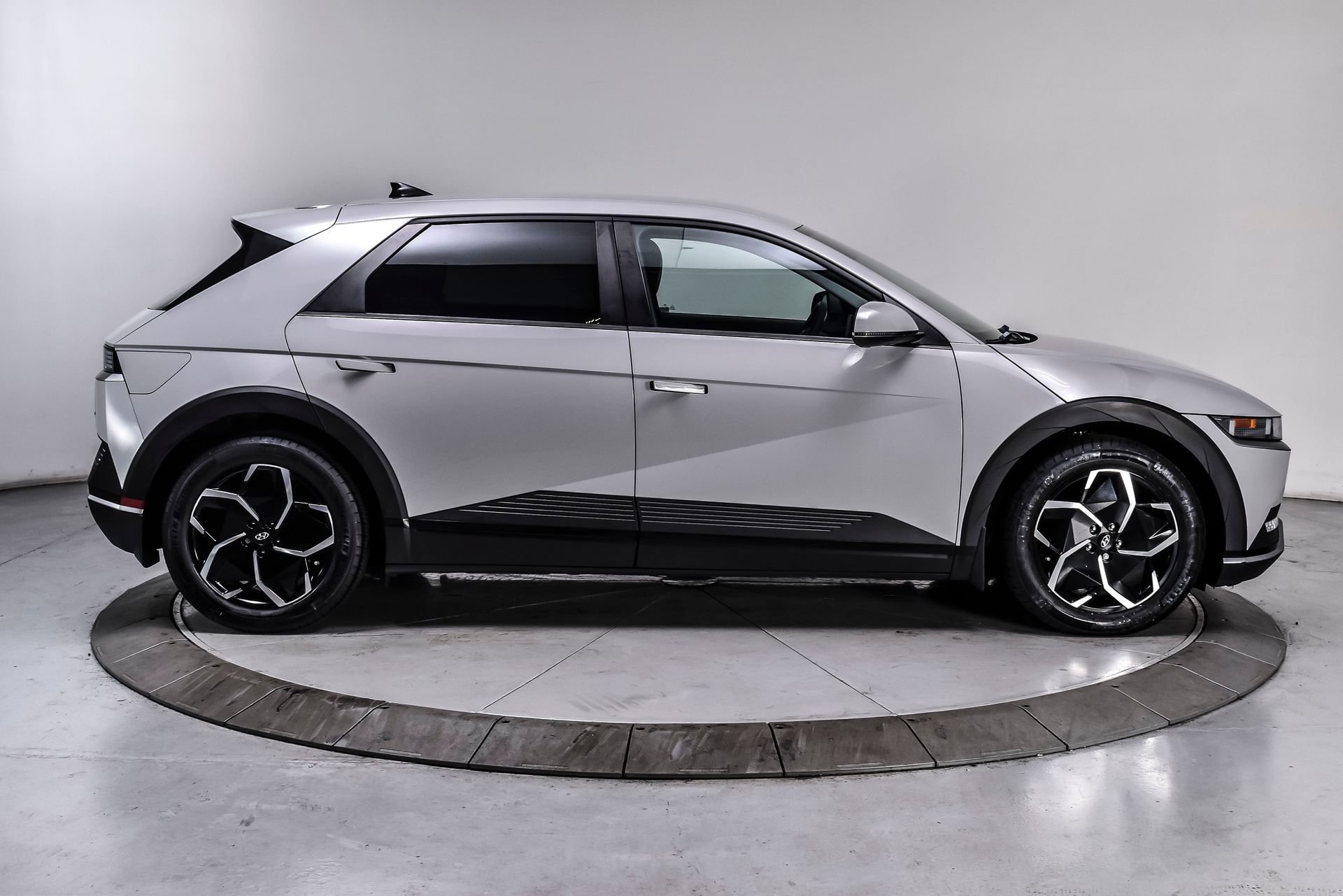 Used 2023 Hyundai Ioniq 5 SEL AWD/4WD image 7