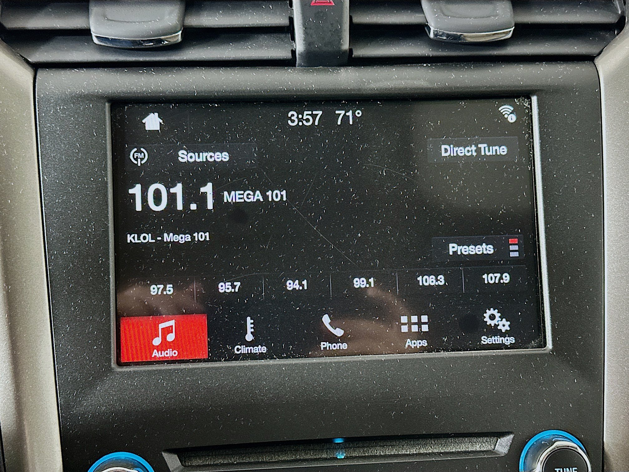 Used 2018 Ford Fusion SE w/ Fusion SE Technology Package FWD image 19