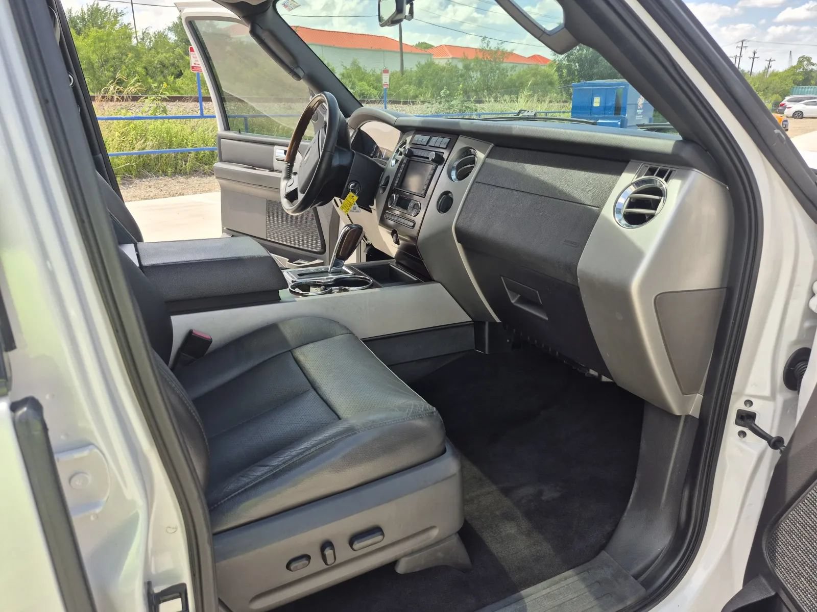 Used 2010 Ford Expedition Limited RWD image 19