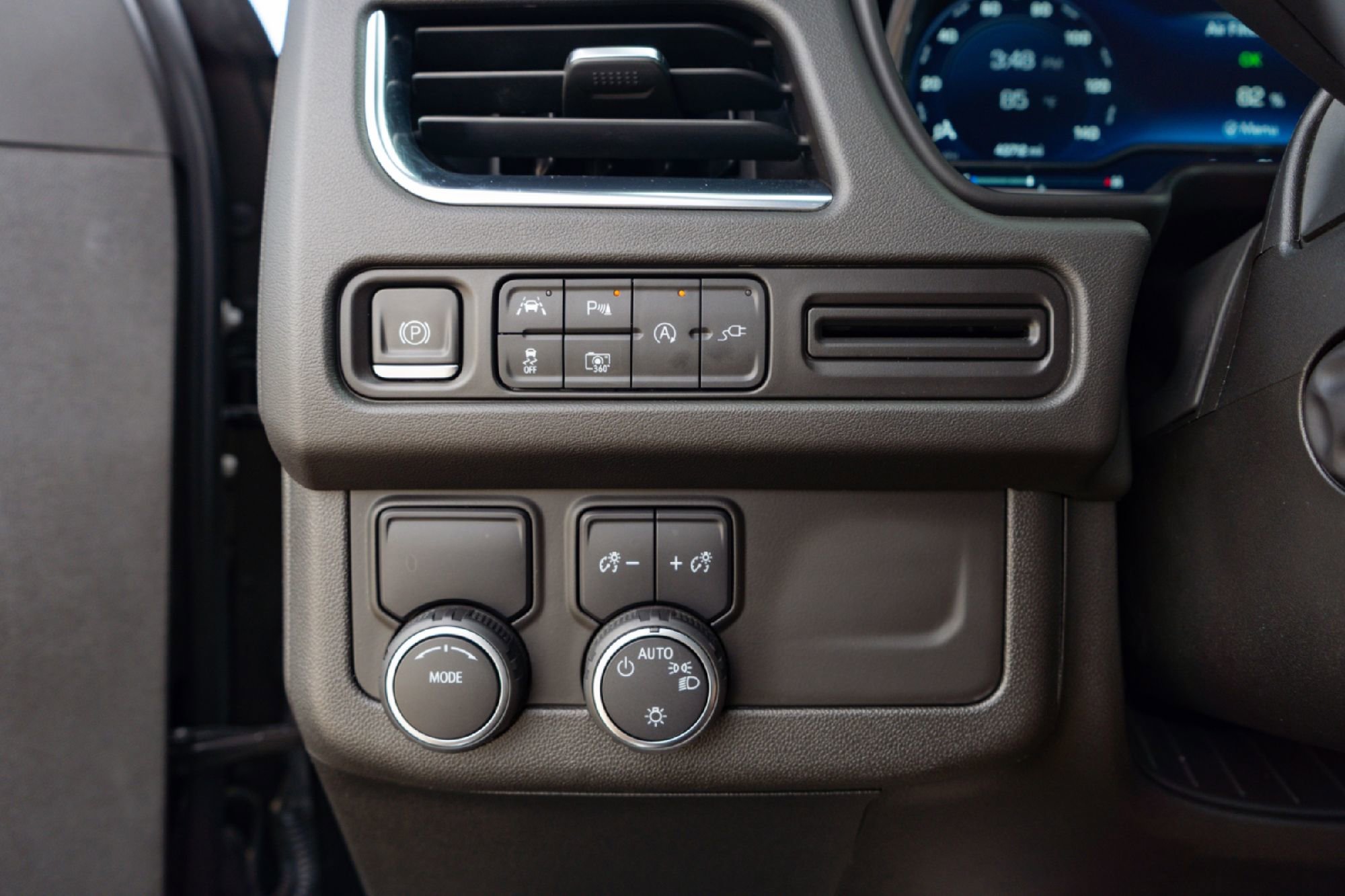 Used 2022 Chevrolet Tahoe RST w/ Luxury Package image 18