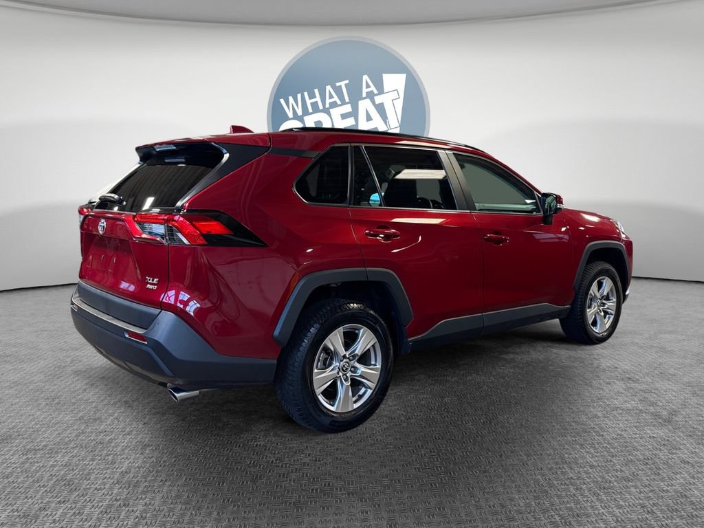 Used 2022 Toyota RAV4 XLE w/ Convenience Package AWD/4WD image 3