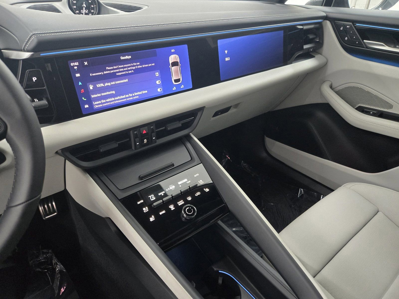 New 2025 Porsche Macan 4S Electric AWD/4WD image 27