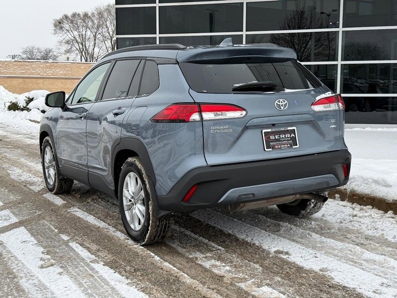Used 2024 Toyota Corolla Cross LE image 5