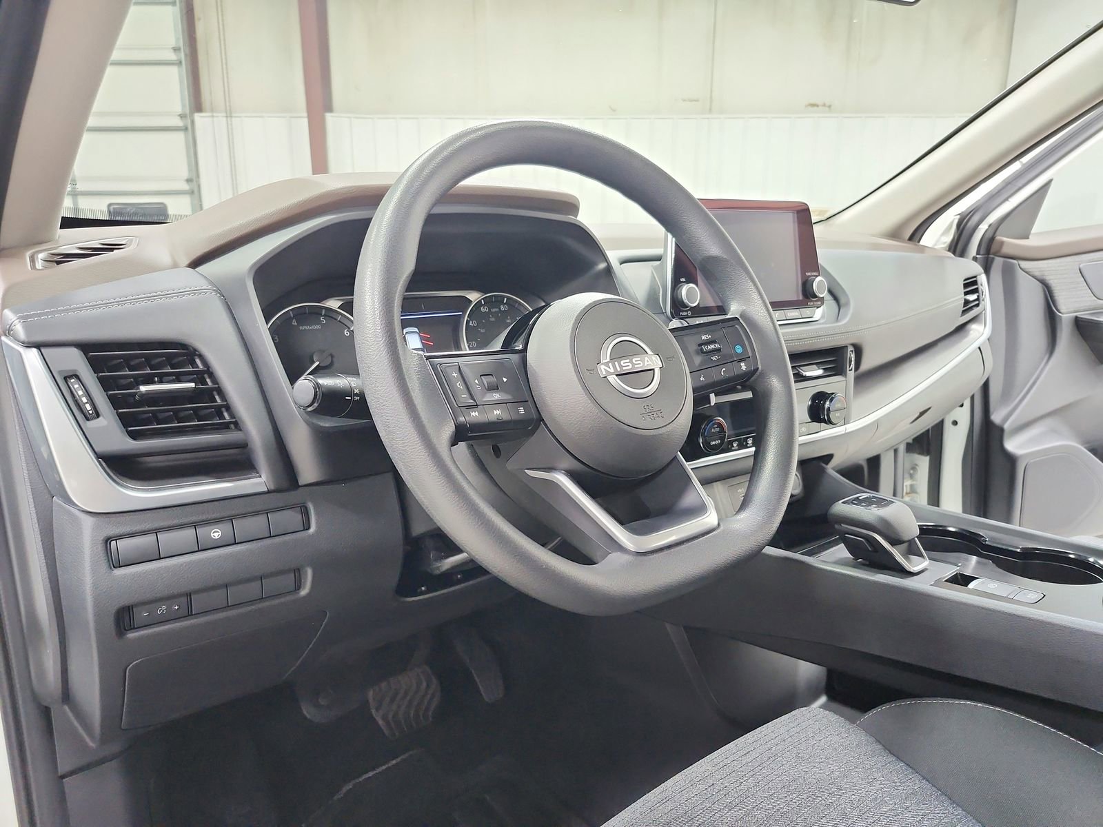 Used 2023 Nissan Rogue SV AWD/4WD image 10