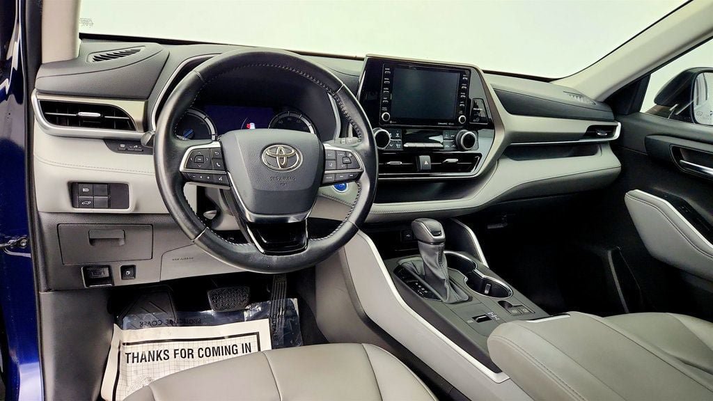 Used 2020 Toyota Highlander XLE FWD image 12