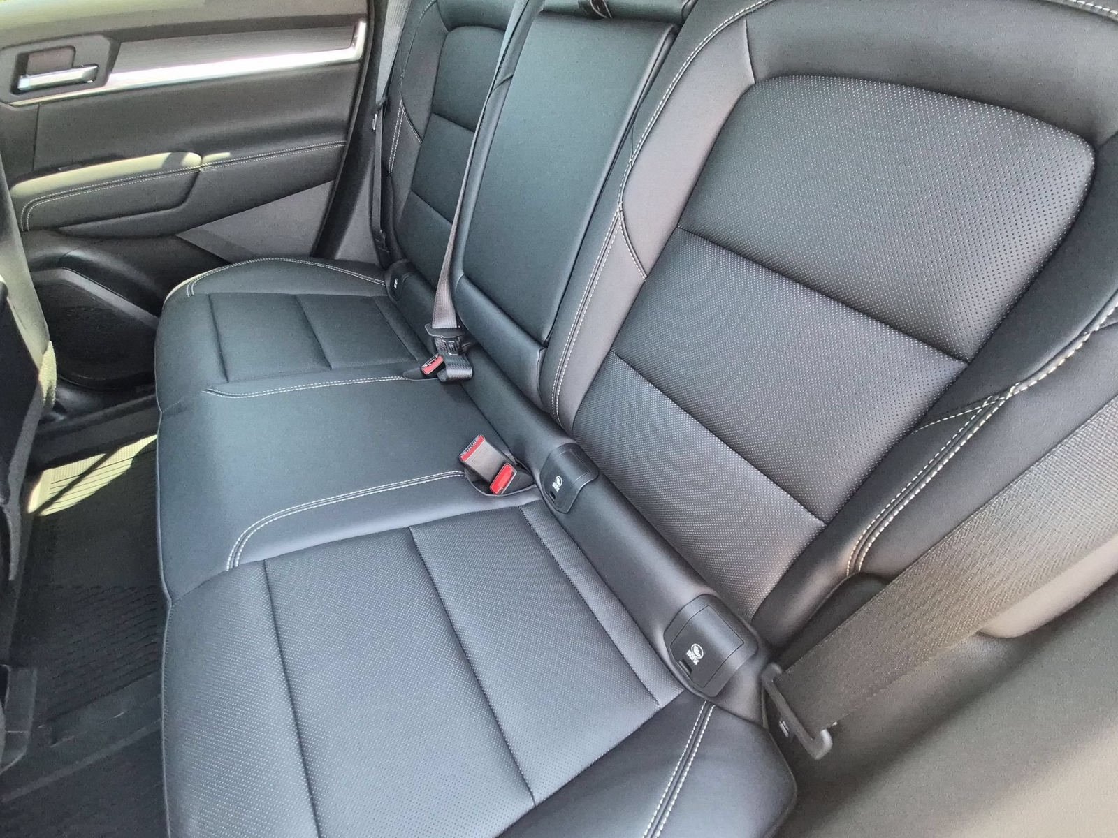 New 2027 GMC Terrain Elevation w/ Elevation Premium Package FWD image 28