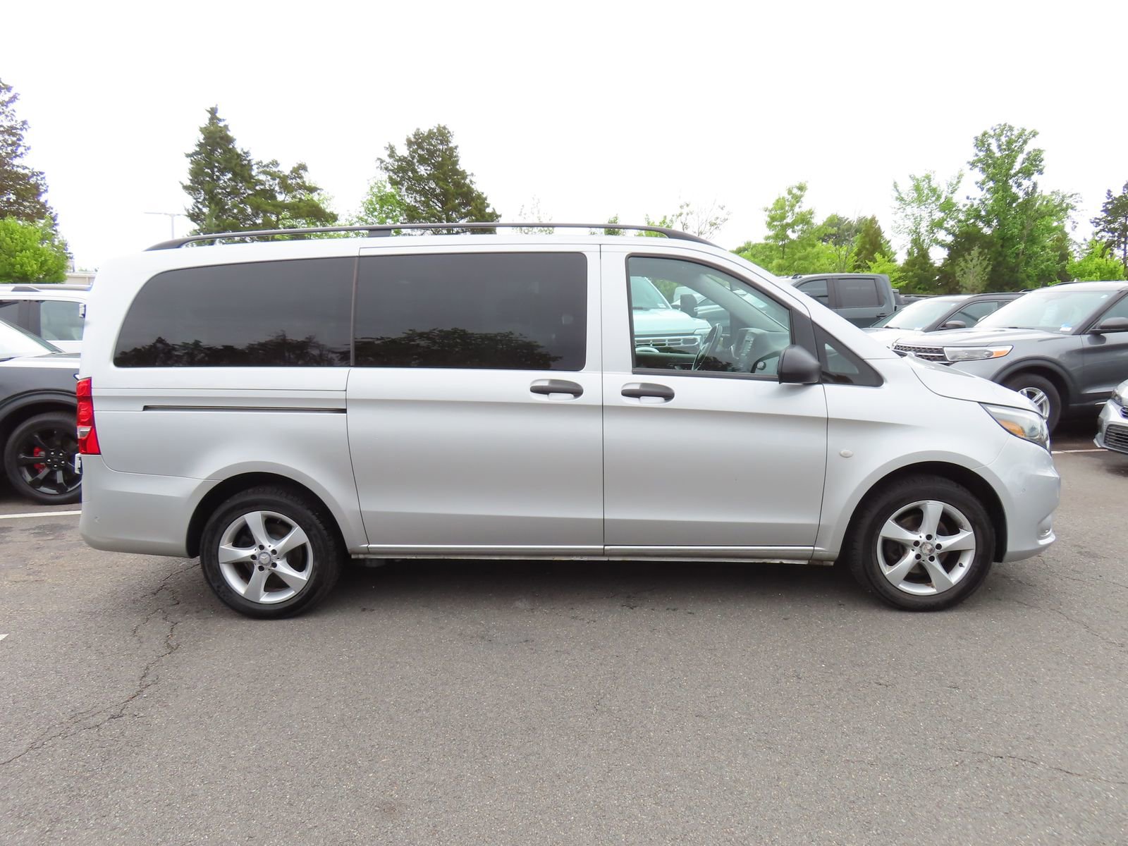 Used 2016 Mercedes-Benz Metris Passenger image 6