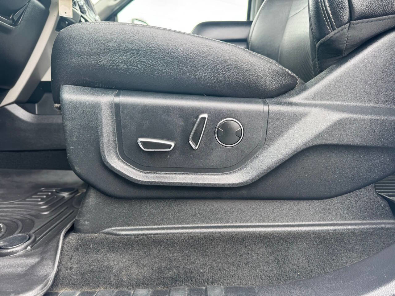 Used 2017 Ford F250 Lariat w/ FX4 Off-Road Package image 13