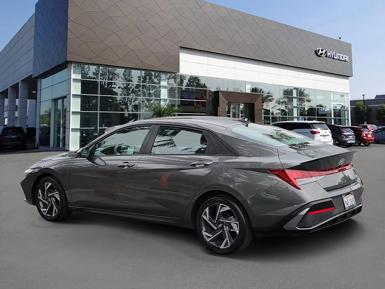 Certified 2025 Hyundai Elantra SEL FWD image 4