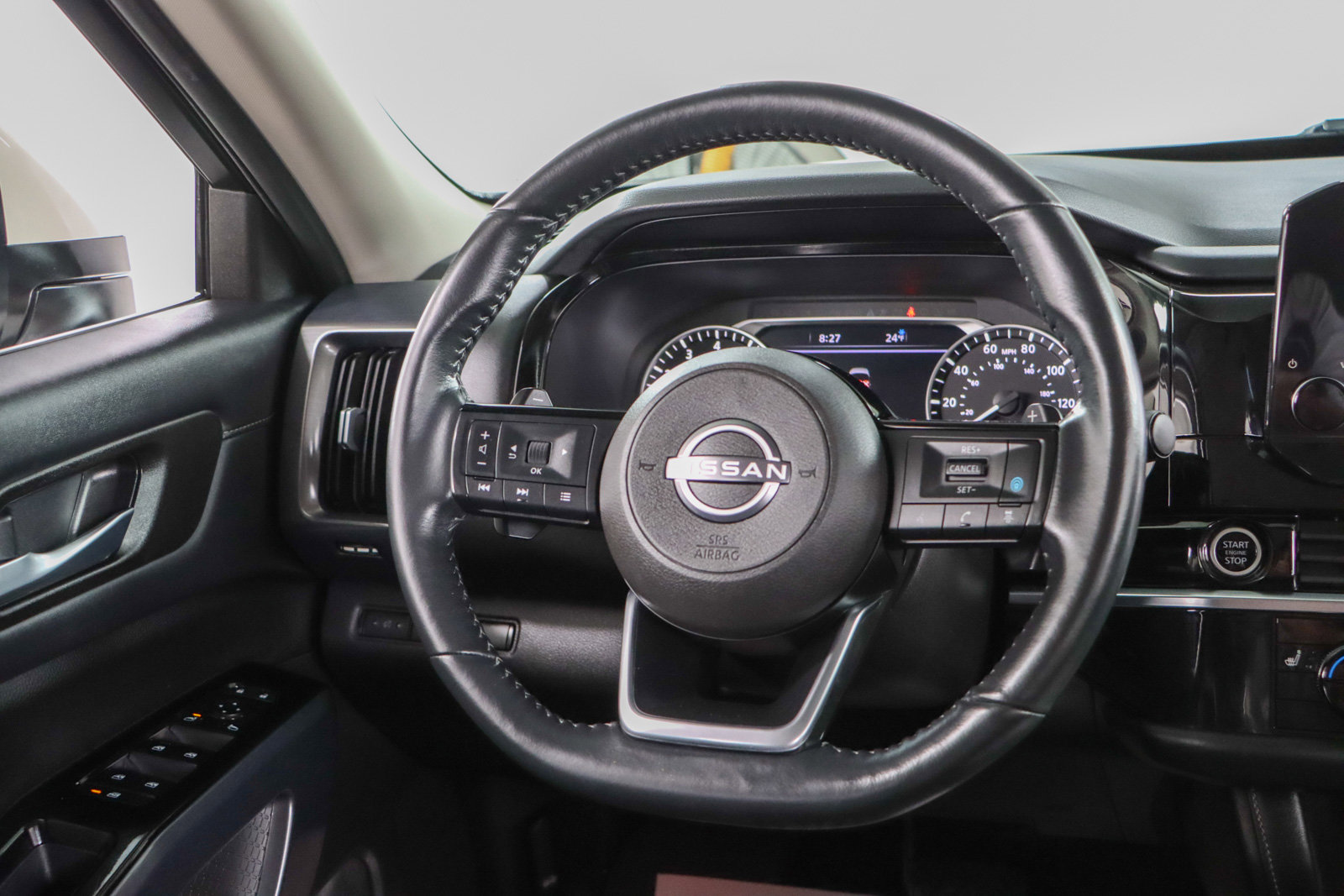 Used 2023 Nissan Pathfinder SL w/ Lighting Package (N92) image 12