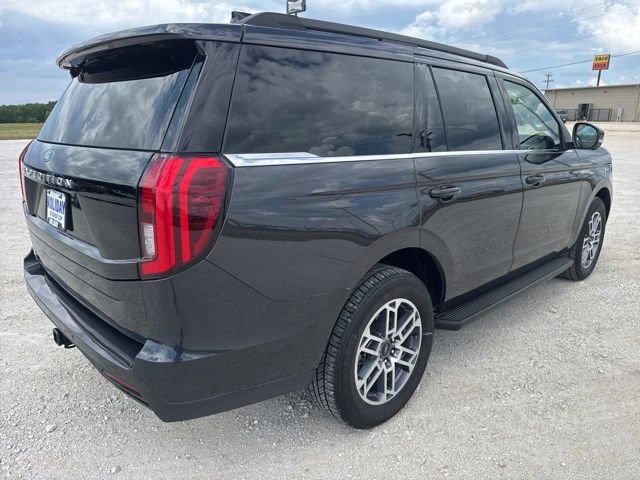 Used 2025 Ford Expedition Active AWD/4WD image 6