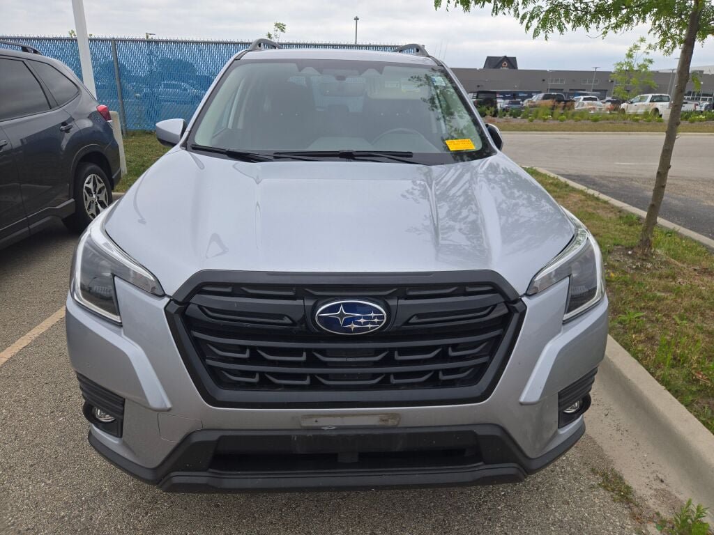Certified 2024 Subaru Forester Premium AWD/4WD image 2