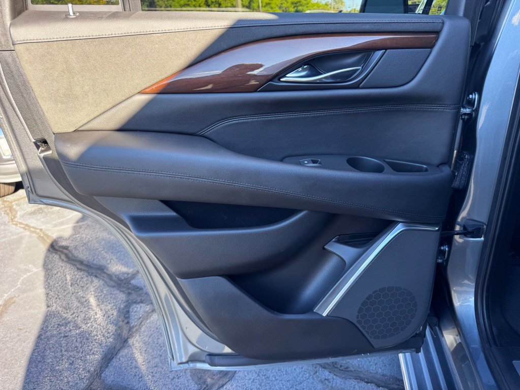 Used 2020 Cadillac Escalade Luxury AWD/4WD image 33