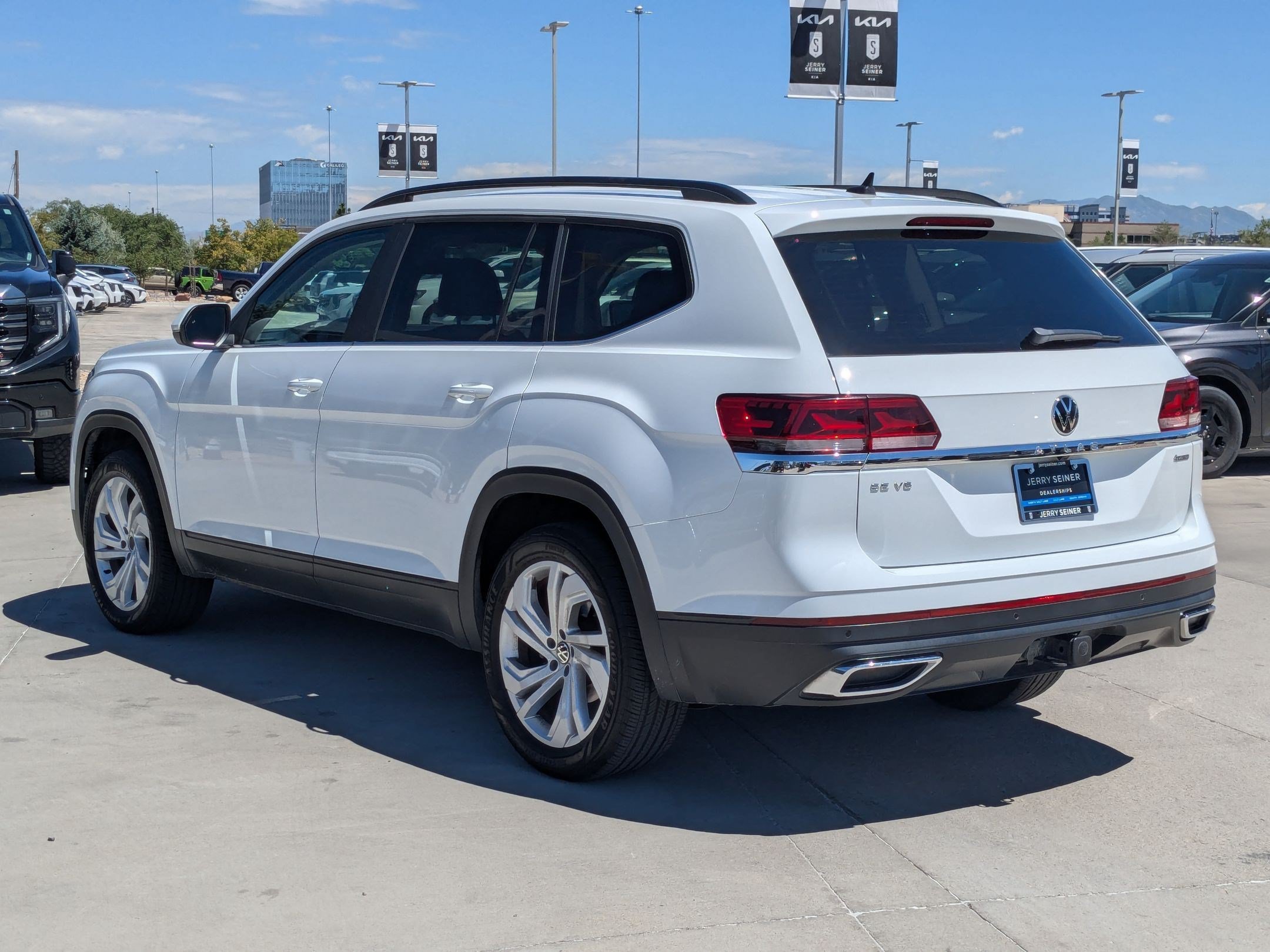 Used 2023 Volkswagen Atlas SE AWD/4WD image 4