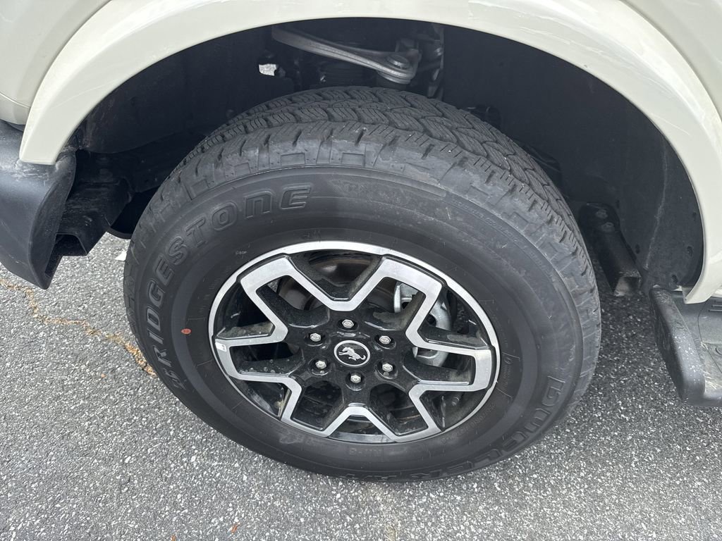 Used 2025 Ford Bronco Outer Banks image 9