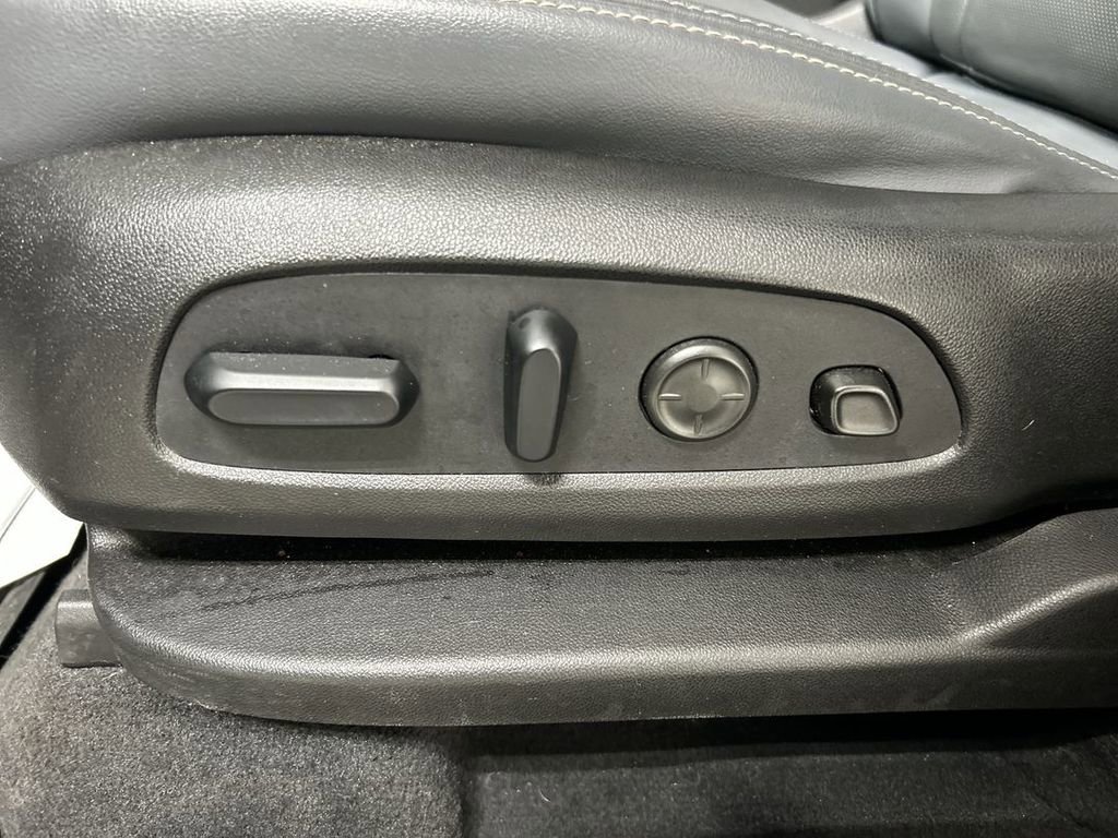 Used 2021 Buick Enclave Premium w/ Sun and Sites Package AWD/4WD image 10