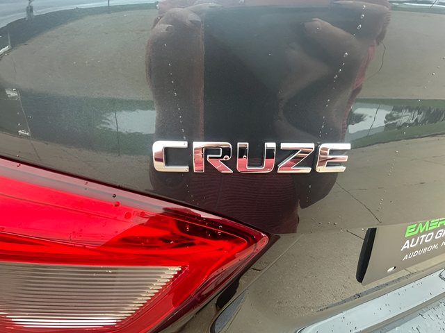 Used 2018 Chevrolet Cruze LT w/ LT Convenience Package FWD image 20