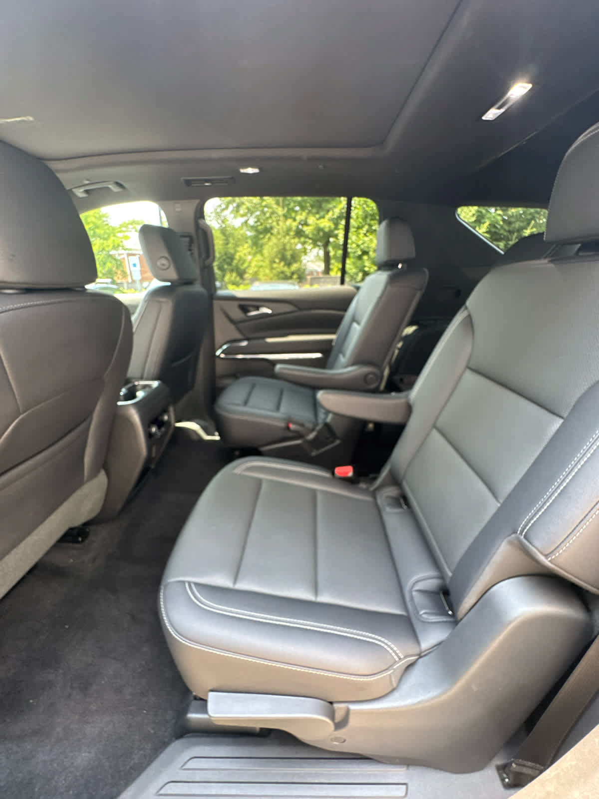 Used 2025 Chevrolet Traverse LT w/ Sun and Wheel Package FWD image 10