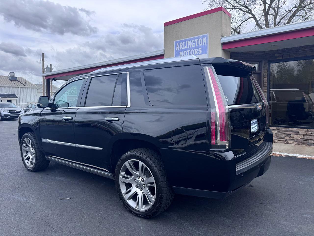 Used 2016 Cadillac Escalade Premium image 3