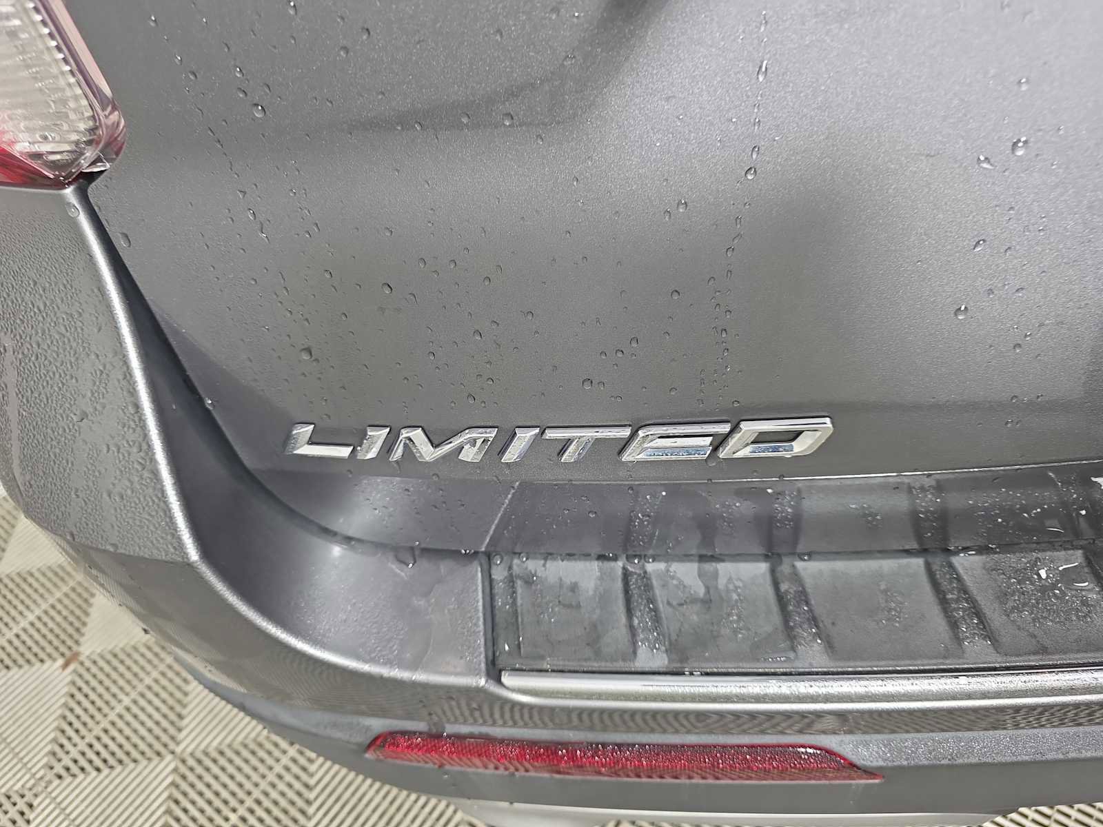 Used 2022 Ford Explorer Limited w/ Equipment Group 301A image 10