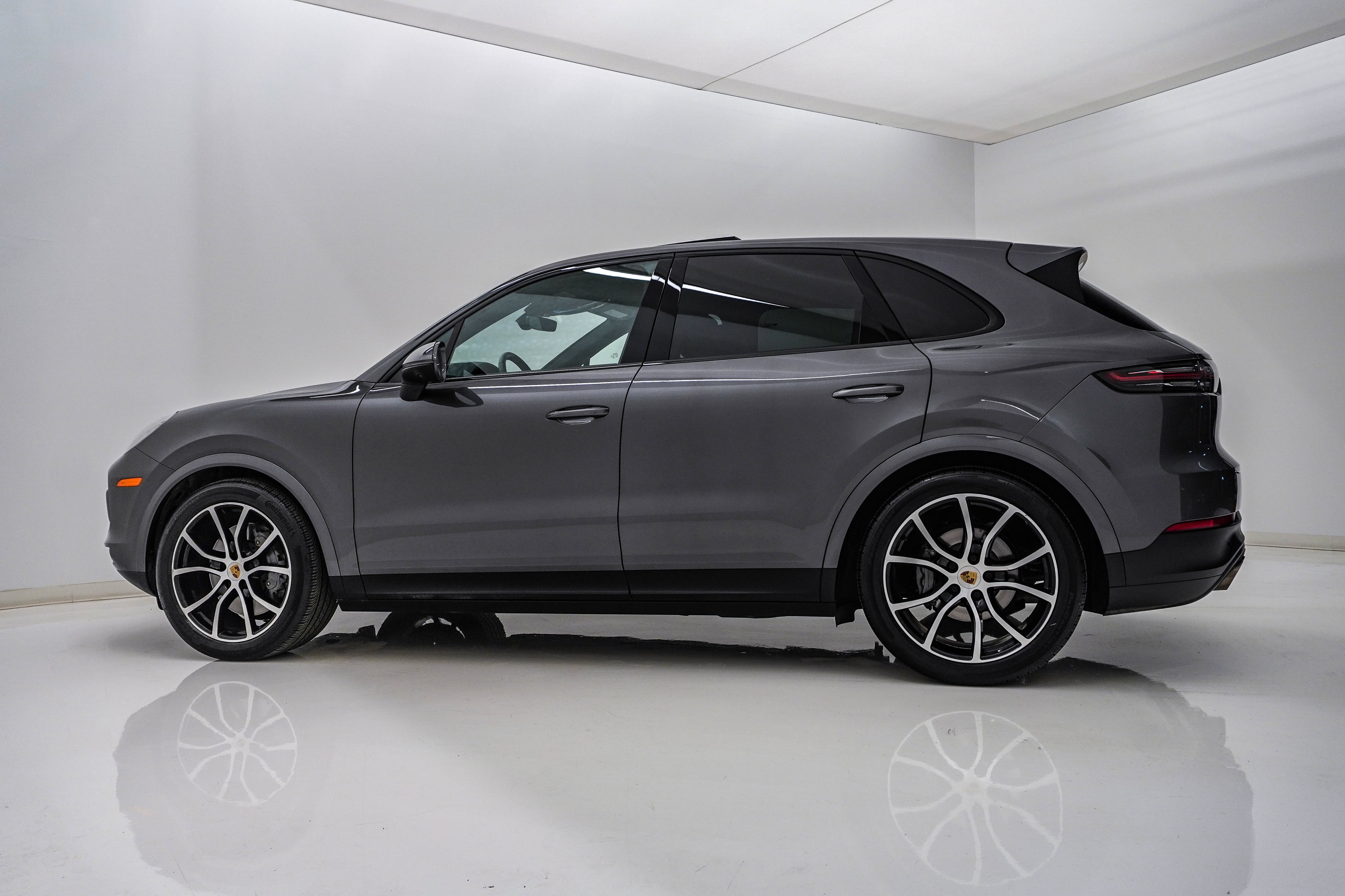 Certified 2023 Porsche Cayenne S AWD/4WD image 2