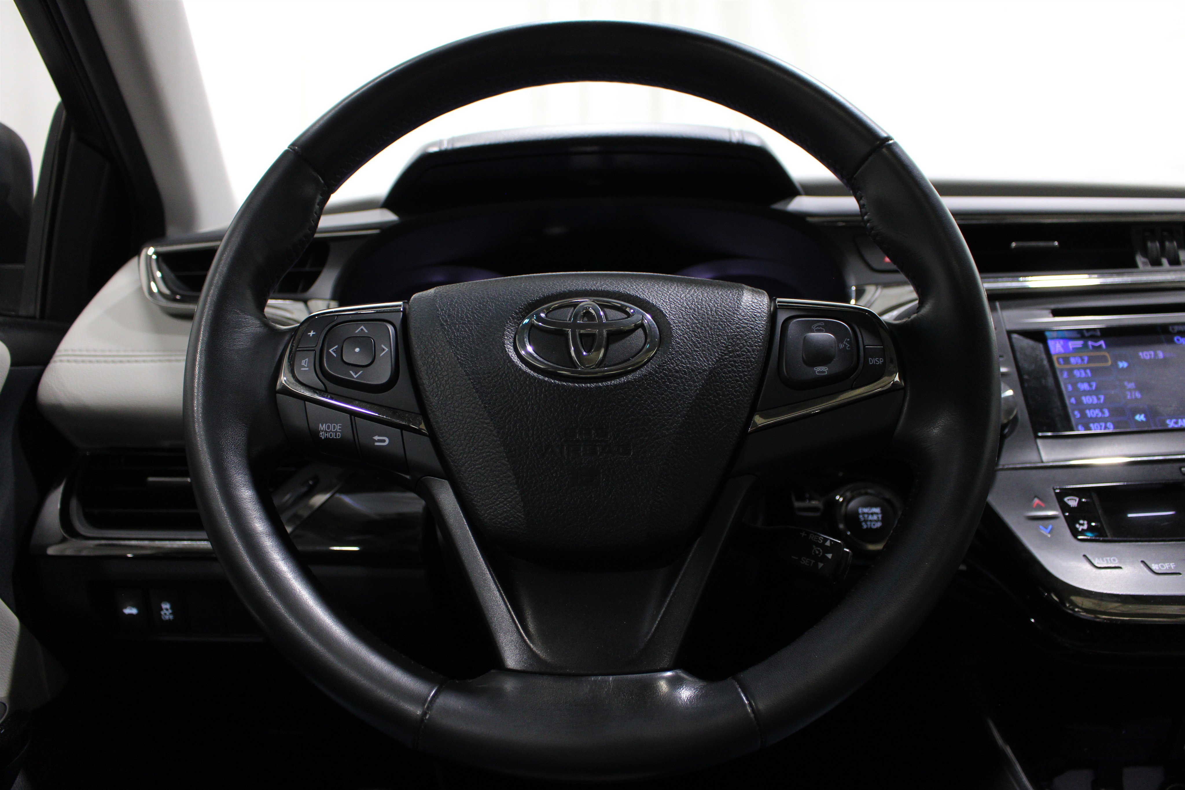 Used 2014 Toyota Avalon XLE Touring FWD image 10