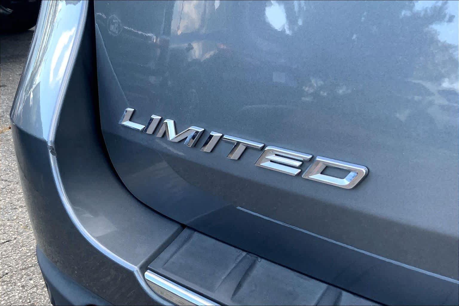 Used 2023 Ford Explorer Limited w/ Limited Technology Package RWD image 10