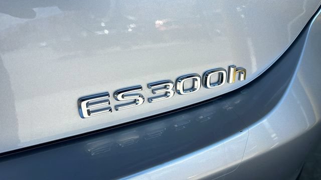 Used 2025 Lexus ES 300h w/ Premium Package FWD image 22