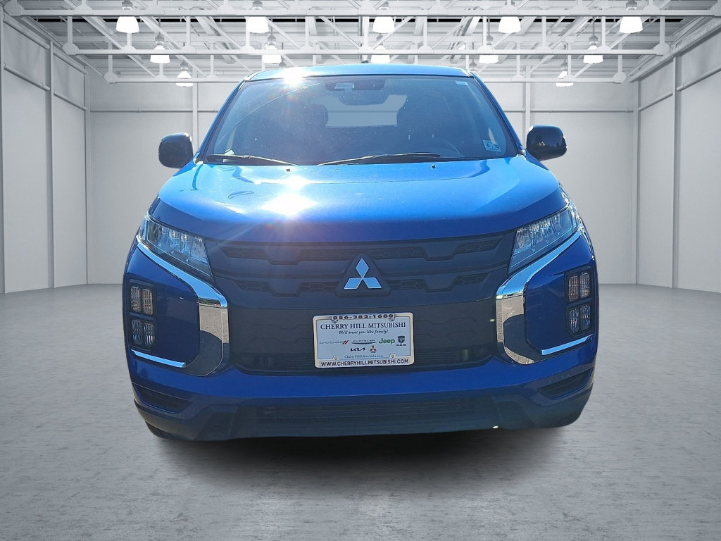 Used 2025 Mitsubishi Outlander Sport LE AWD/4WD image 2