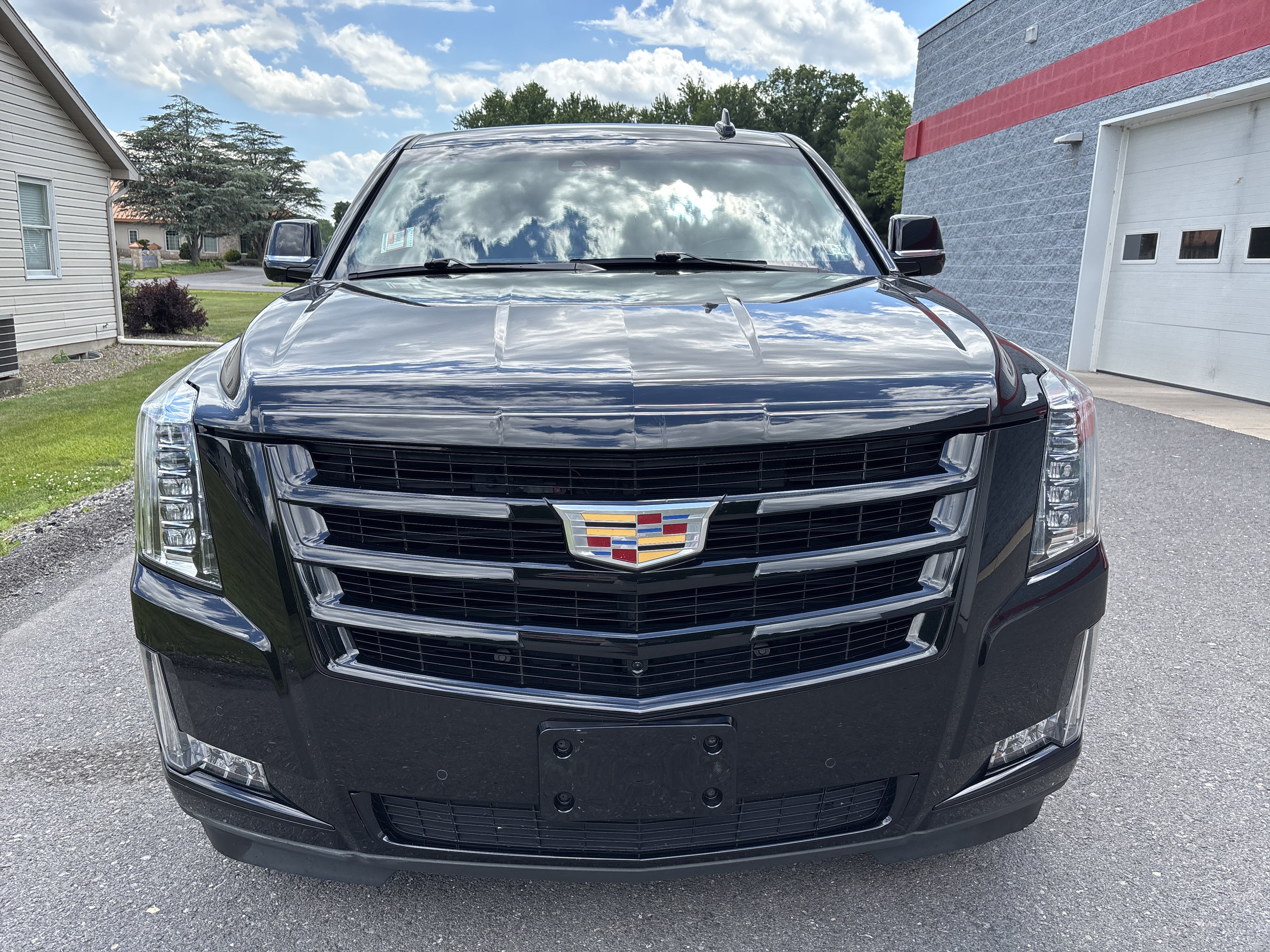 Used 2019 Cadillac Escalade ESV Luxury w/ Escalade Sport Edition AWD/4WD image 9