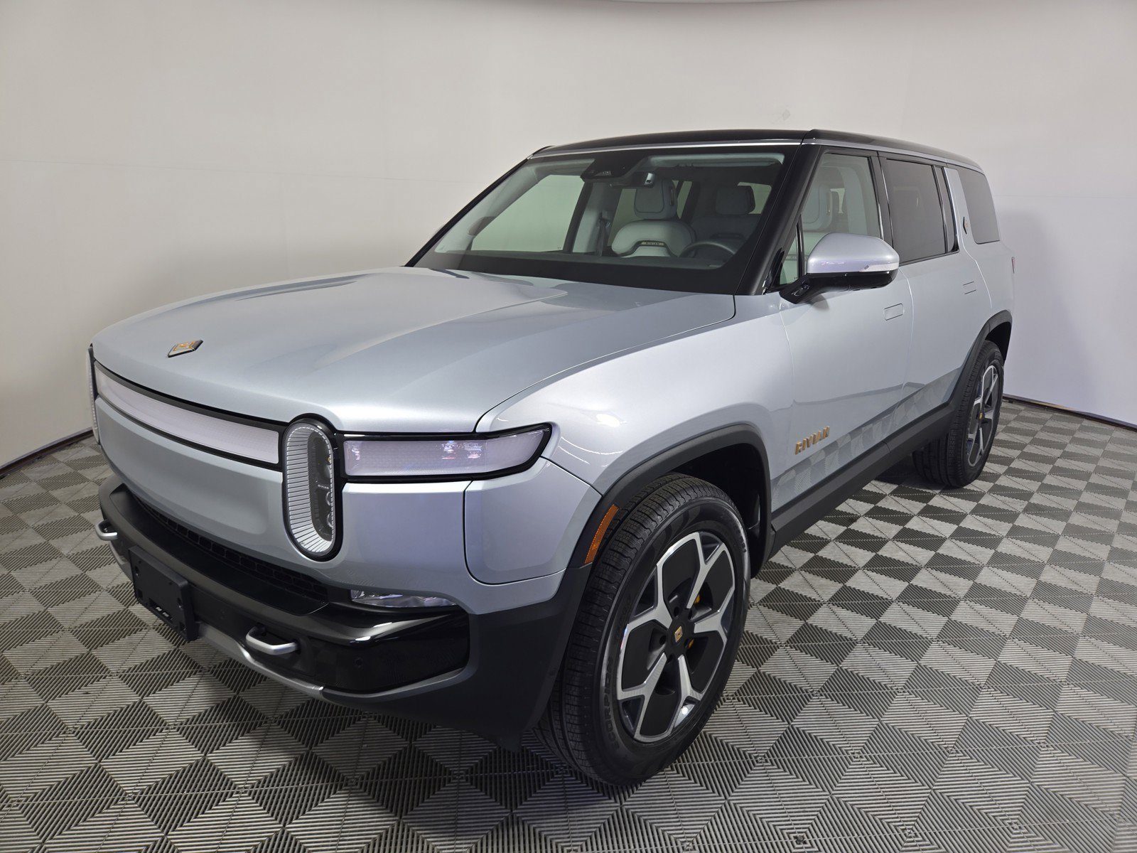 Used 2024 Rivian R1S Adventure