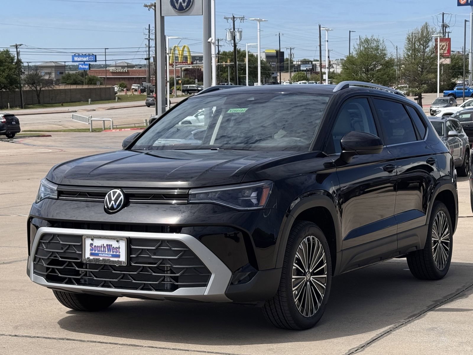 New 2026 Volkswagen Taos SE image 8