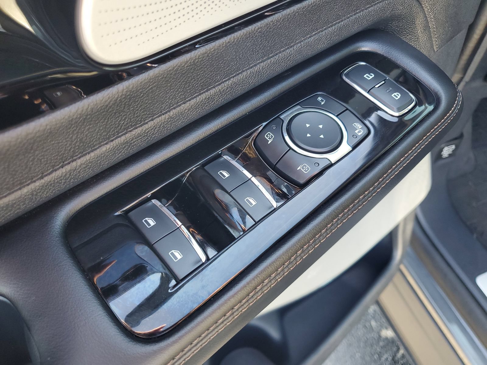 Used 2025 Lincoln Aviator Reserve w/ Equipment Group 201A AWD/4WD image 16