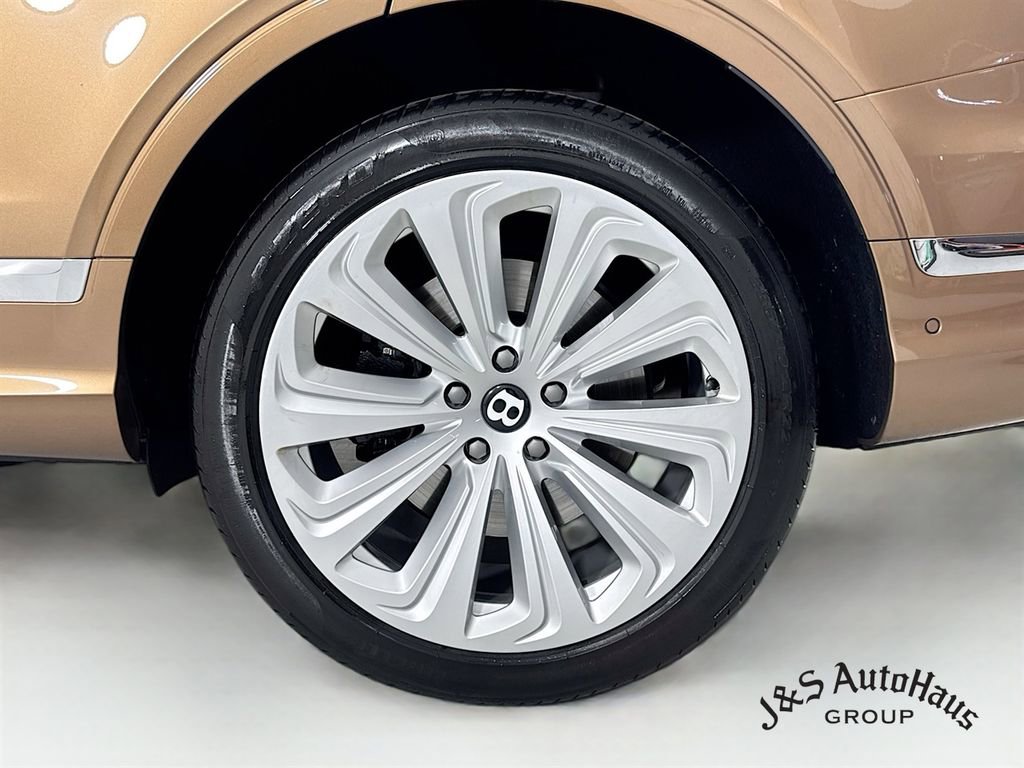 Used 2021 Bentley Bentayga AWD/4WD image 40