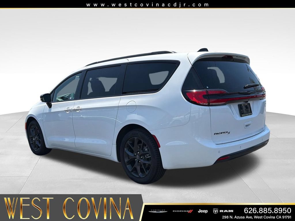 New 2026 Chrysler Pacifica Select w/ S Appearance Package FWD image 3